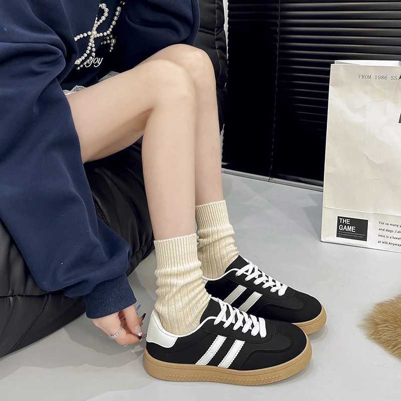 2025 New Spring Flat Luxury Shoes Women Classic Ladies Sneakers Women Leather Low Cut Lace-up Casual Round ToeXJ250301