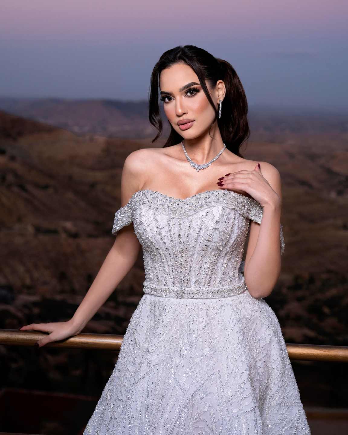 Glamorous A-Line Prom Dresses Beading Shining Appliques Backless Side Split Lace Gown Custom Made Plus Size Party Dress Vestido De Noite