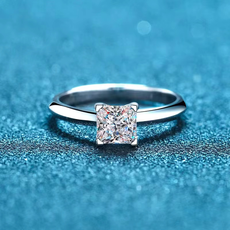 S Sterg Sier Princess square Dia with D-color VVS Moissanite Fashionable Light Wedding Ring