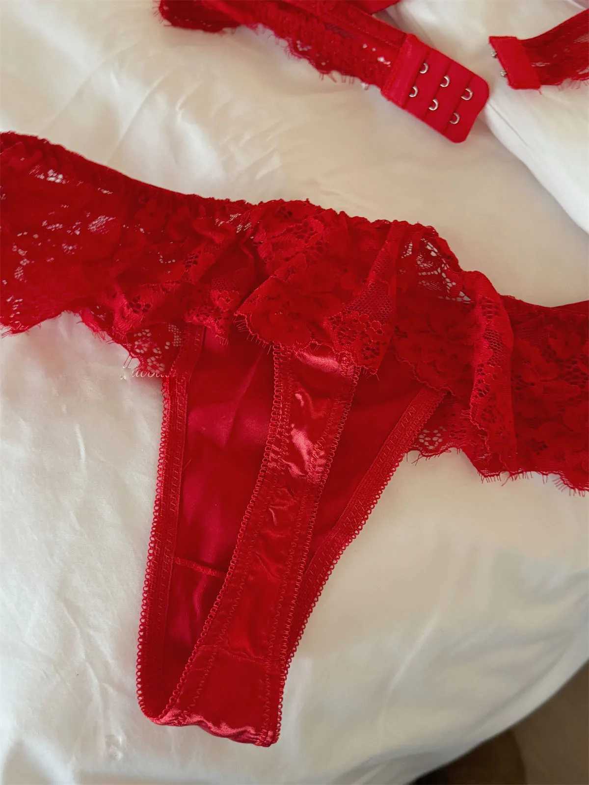 Lace Red lingerie Women Sexy Thin Top Support Bra Set Push Up Large Size Undewear SetsXJ250301