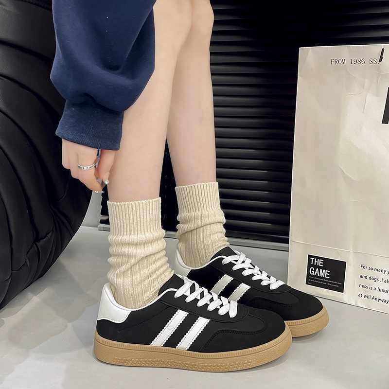 2025 New Spring Flat Luxury Shoes Women Classic Ladies Sneakers Women Leather Low Cut Lace-up Casual Round ToeXJ250301