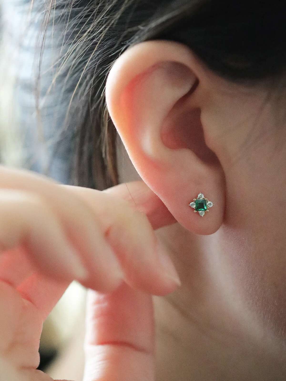 Sier Needle Vintage Classical Bright Green Zircon Stud Earrings for Women Crystal Bridal Wedding Party Jewelry