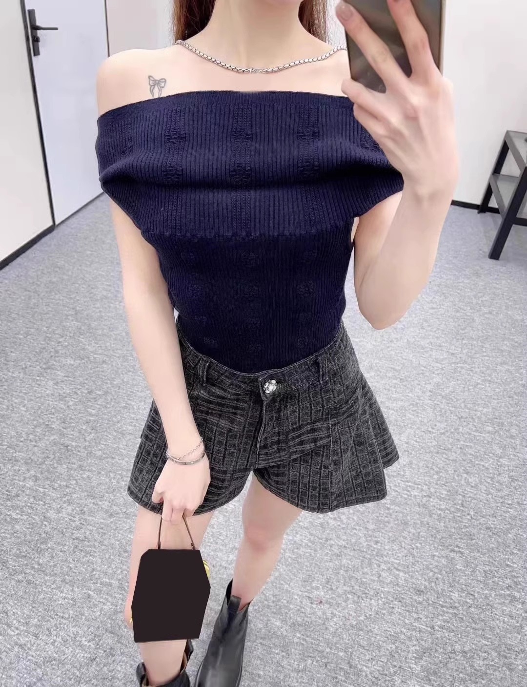 off shoulder sweater 2025 Fashion Week Show jacket Customized Fashion Tailored clothing womens Fashion knit shirt Paris