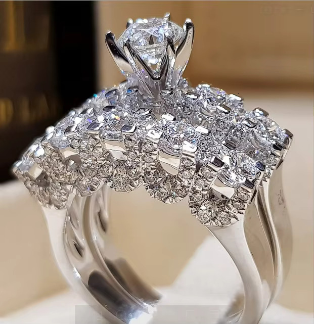 Fashion Sier Color Dia Band Zircon Hollow Design Geometric Round Alloy Engagement Ring Jewelry for Women