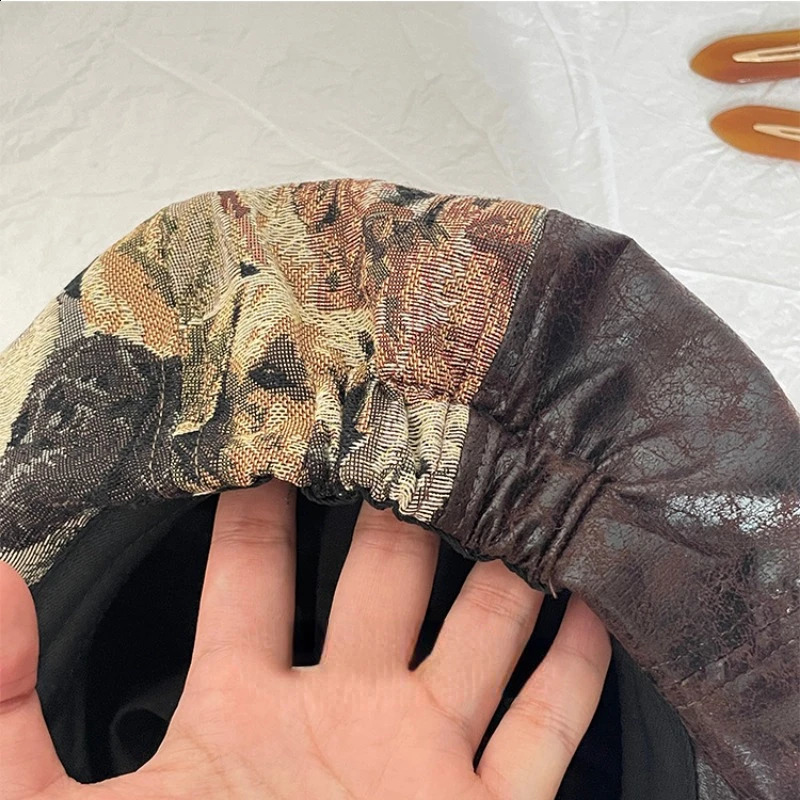 Japanese Y2K Big Head PU Cat and Dog Pattern Cloud Hat Spring and Autumn Coral Retro Splicing Mens and Womens Octagonal Hats 250226