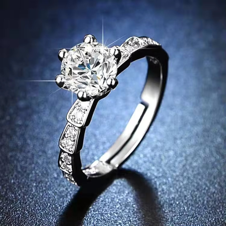 Fashionable women's Zircon dazzg charm engagement and gift accessory ring for wedding ceremony