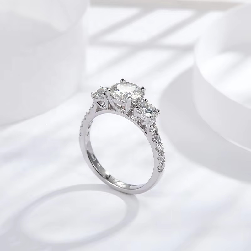 Hot Selg Gold 1.8ct Sterg Sier Moissanite Dia Ring for Women