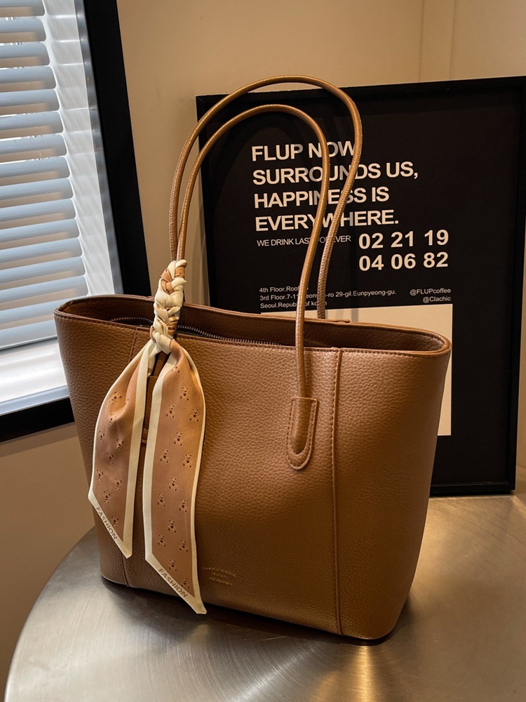 Large Capacity Handbag 2025 New Fashionable Multi Functional Leisure Shoulder Bag Designer Handbag Crossbody Bag