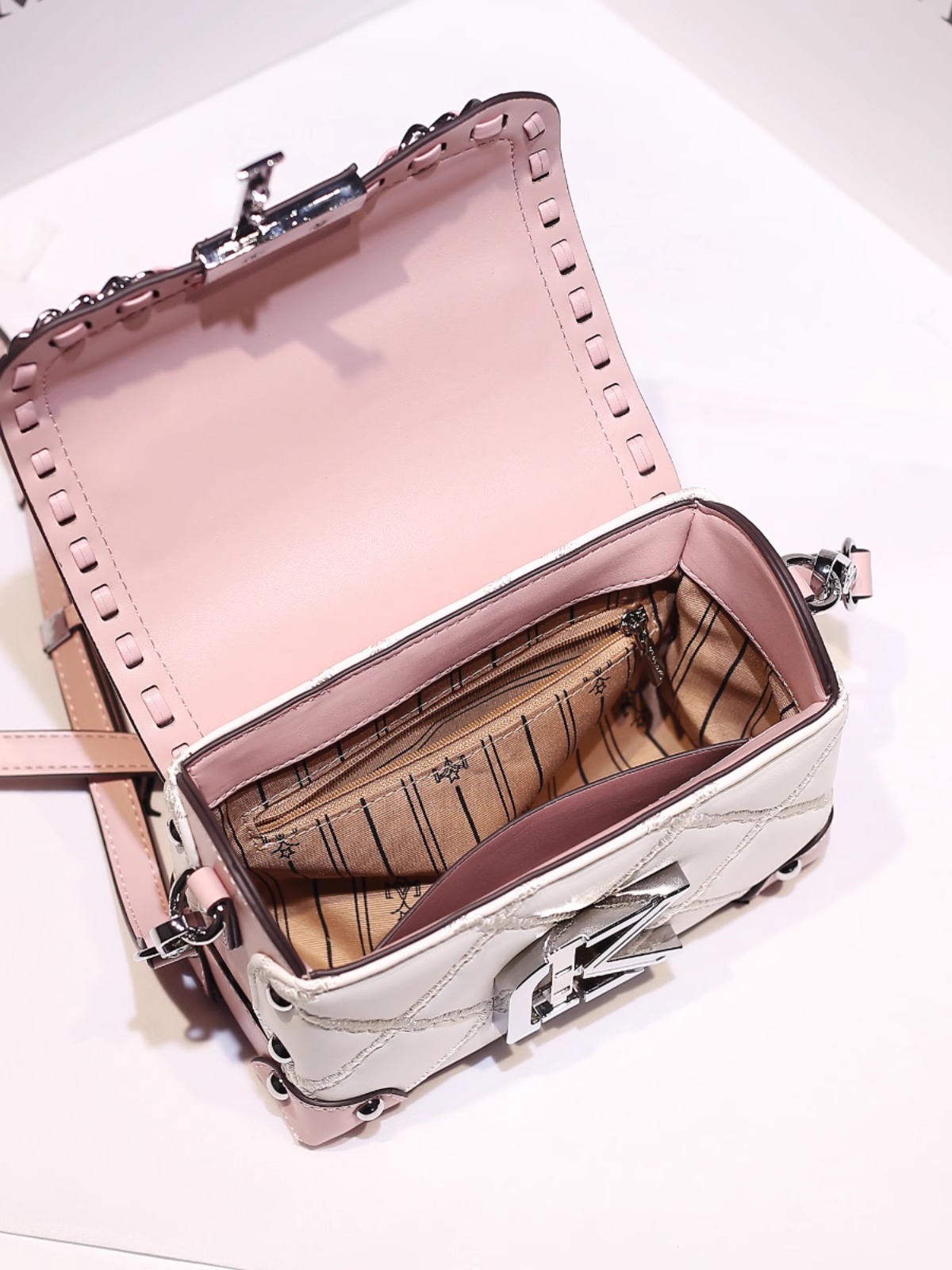 2025Rivet Quilted Handbag with Contrast Color Women's High Quality and Luxury Leather Crossbody Bag for dating and shopping