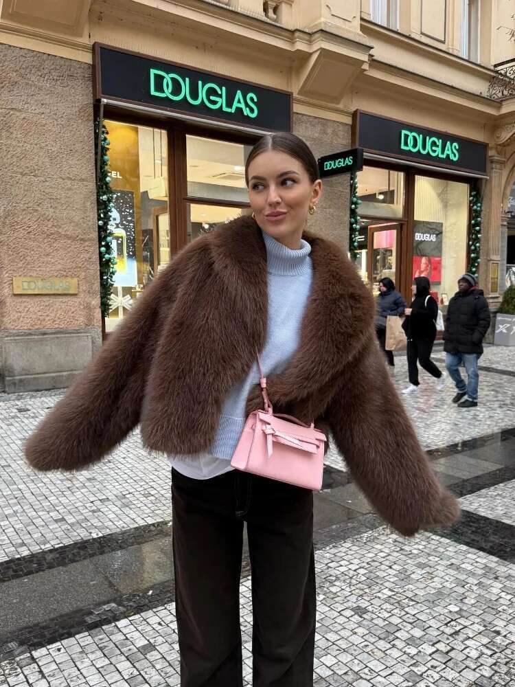 Retro Oversized Warm Faux Fur Big Lapel Short Coat Female Long Sleeve Flurry Jacket 2024 Women Fashion Winter Streetwear