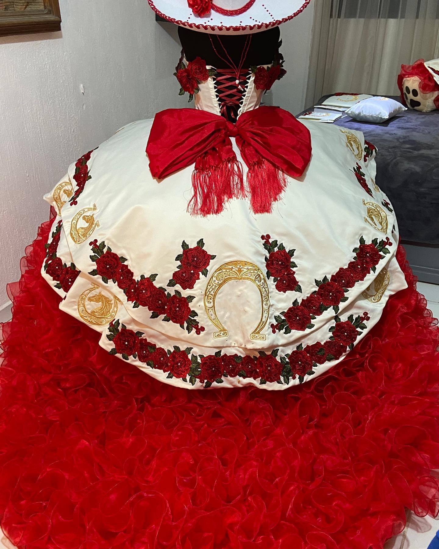 Classic White And Red Embroidery Quinceanera Dresses Tiered Ruffles Skirt Off Shoulder Floral Sweet 16 Dress Mexican Charro Vestido De 15 Anos Bow Bac