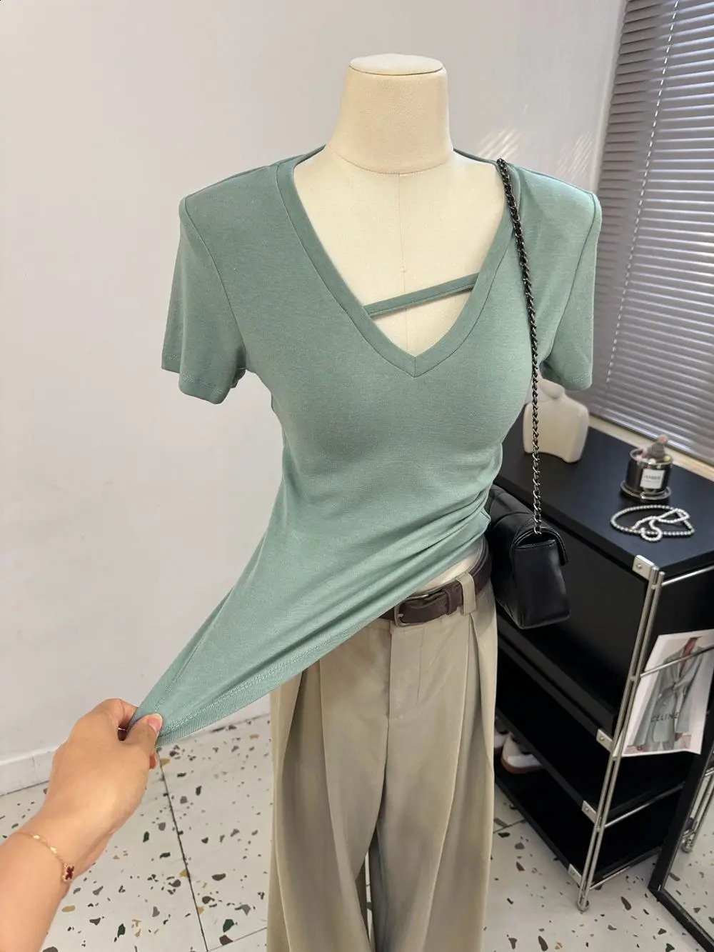 Wholesale V Neck T Shirts for Women Basic Slim Fit Top Women Shoulder Pads Summer Top High Strecth Short Sleeve Solid T Shirt 250225