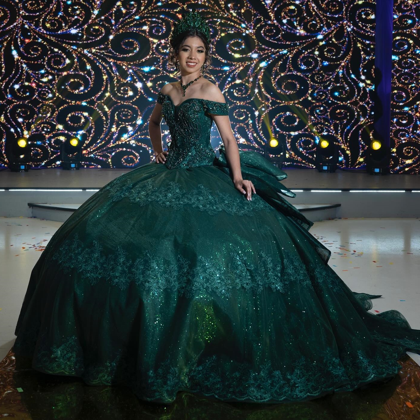 Classic Hunter Green Ball Gown Quinceanera Dresses With Bow Back Lace Appliques Off Shoulder Corset Sweet 16 Dress Prom Boutique Special Occasion Wear