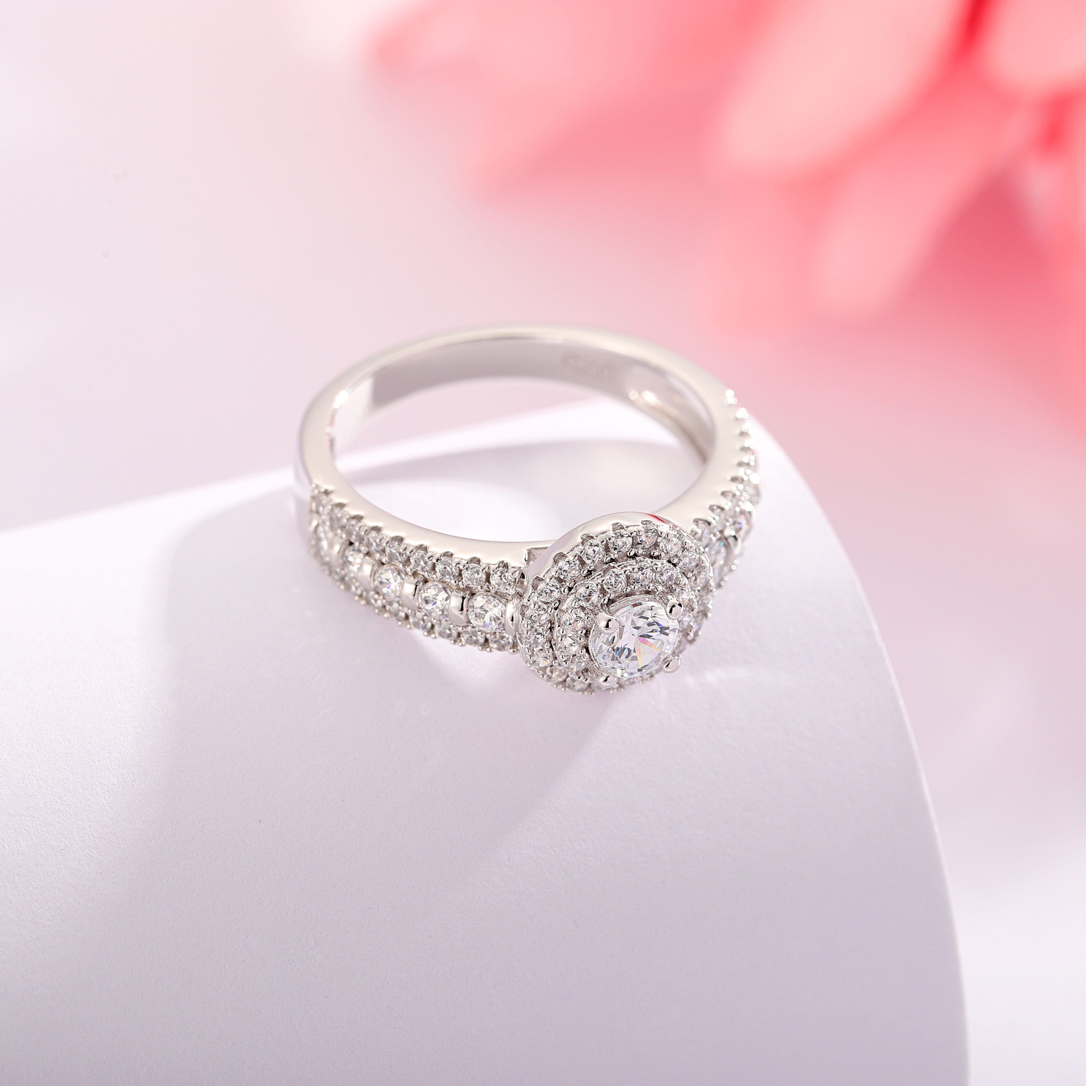 Exquisite Jewelry Silver Fashion Wedding Women's Leisure Micro Paving Set with Cubic Zirconia VVS Sandstone Ring