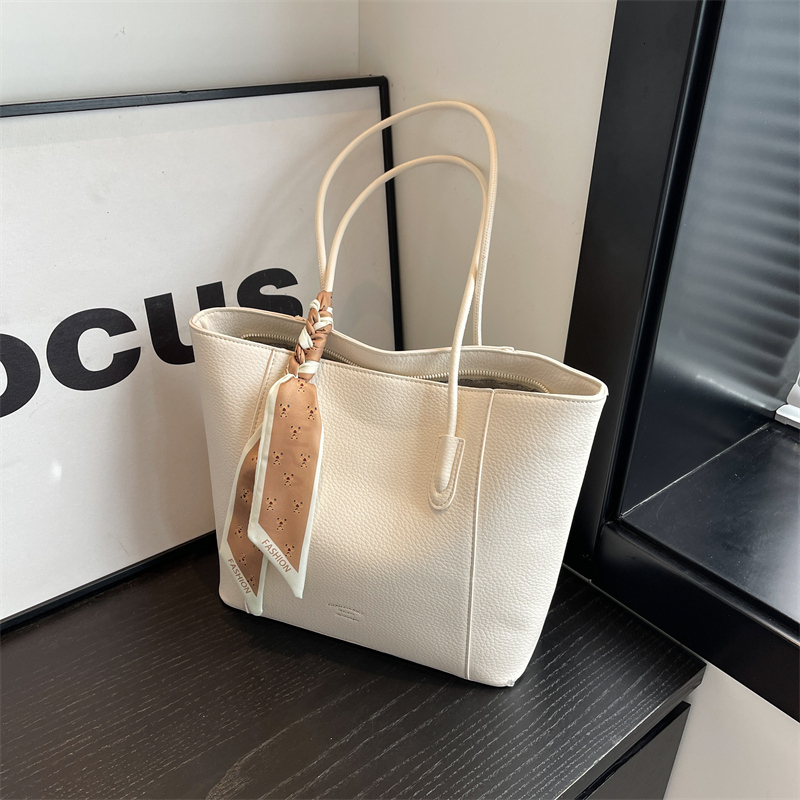 Large Capacity Handbag 2025 New Fashionable Multi Functional Leisure Shoulder Bag Designer Handbag Crossbody Bag