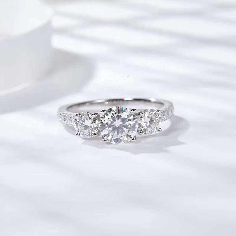 Hot Selg Gold 1.8ct Sterg Sier Moissanite Dia Ring for Women