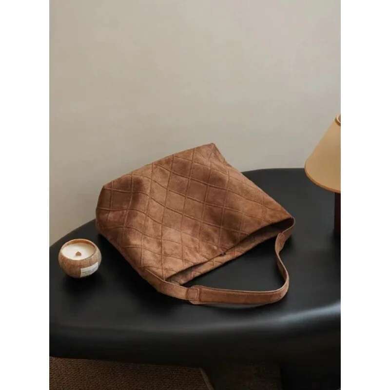 High-End Rhombus Tote Large-Capacity Armpit Suede Shoulder Bag, Portable Bucket Bag For Women 2023 New Winter
