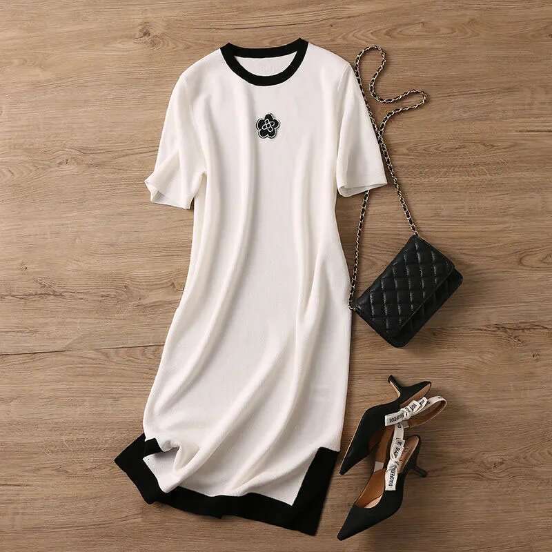 2025 New Spring/Summer Women's Ice Silk Knitted Short Sleeve Split Dress Designer Artistic Style O-neck Knee length Hip hugging Dress1
