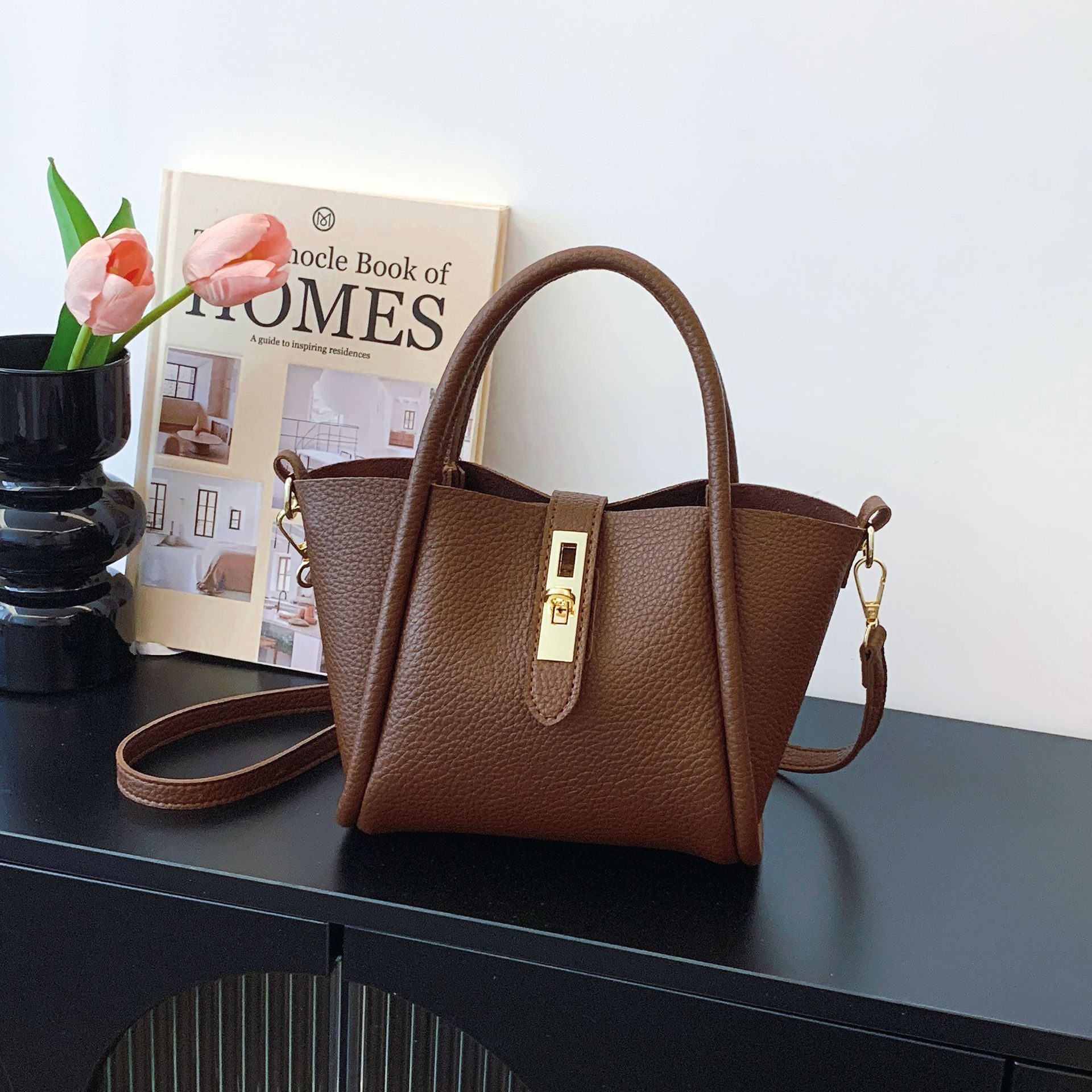 2025 Autumn And Winter Niche Design Women's High-end One Shoulder Handbag Vegetable Basket Designer Slanted Bucket Bag