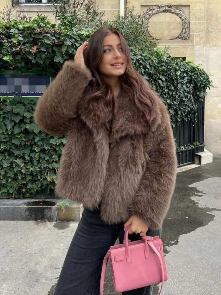 2025 Winter Warm Fluffy Faux Fur Short Coats Women Elegant Lapel Full Sleeves Loose Overcoats New Casual Female Street Outerwear