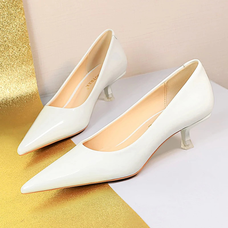 Patent Leather Mid Heel Women Shoes 2025 Spring Kitten Heels 4.5 Cm Pointed Shoes Women Pumps Occupational OL Office Heels 250228