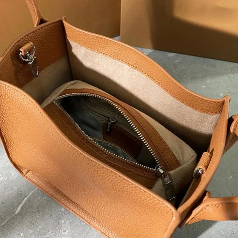Women's Genuine Leather Bucket Bag Spring Summer 2023 Versatile Niche High-End Feel Delicate Handheld Crossbody Vegetable Basket