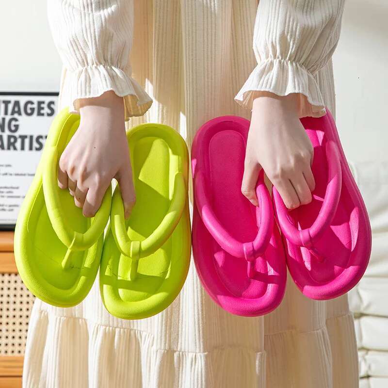 EVA Soft Sole Women's Flip ps 2025 Summer Beach Non-slip Cloud Slippers Women Thick Platform Clip Toe Bathroom Slides
