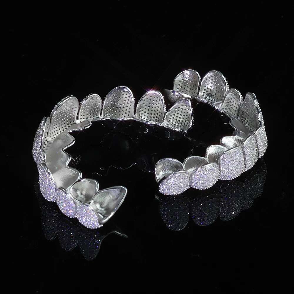 Hip Hop Iced Out Vvs Dia Teeth Top 8 Bottom Sterg Sliver Custom Moissanite Grillz Body Jewelry