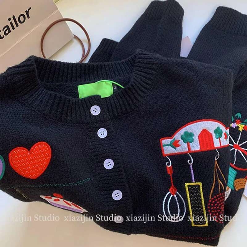 Design sense, niche sweater, knitted cardigan, women's Korean sweet cute embroidery atmosphere, autumn and winter coat