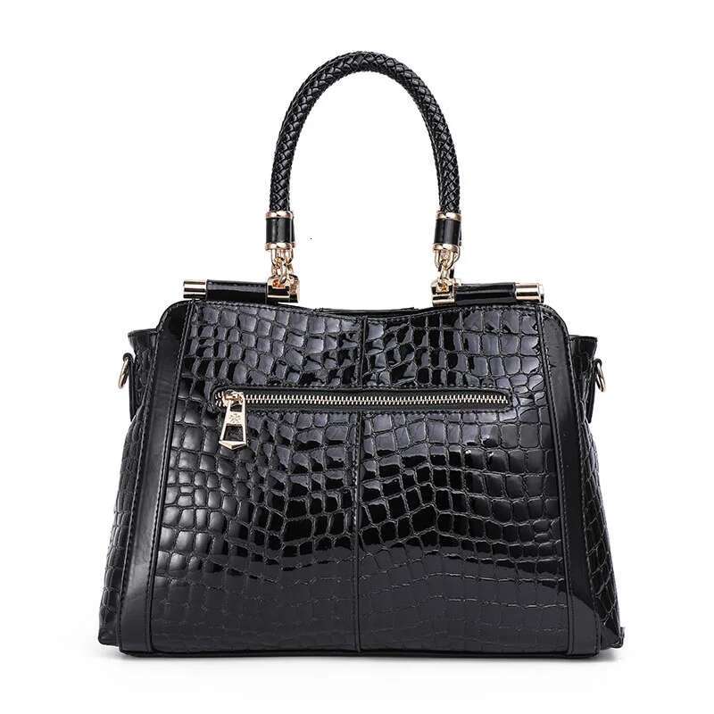 Crocodile pattern 2023 new fashionable and high-end leather handbag for women with large capacity