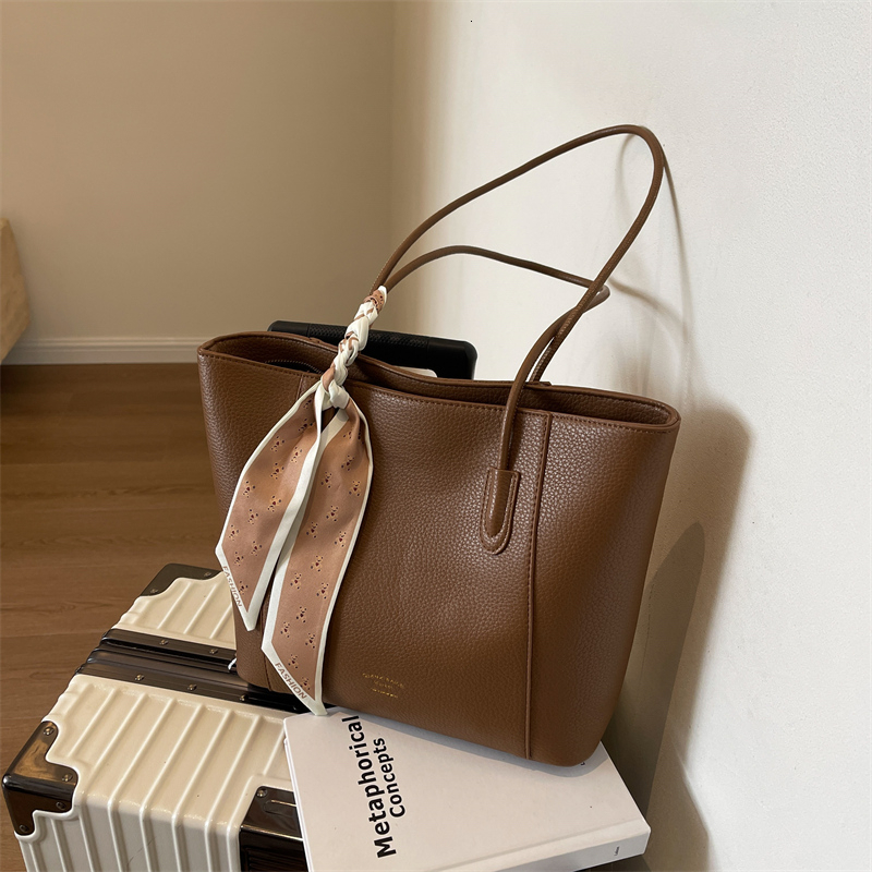 Large Capacity Handbag 2025 New Fashionable Multi Functional Leisure Shoulder Bag Designer Handbag Crossbody Bag