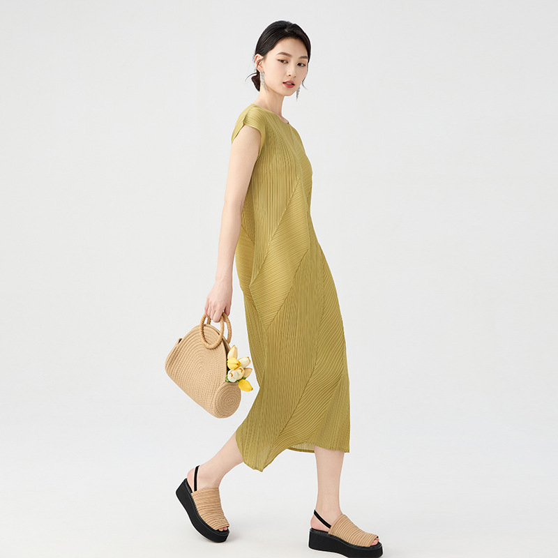 G33130 Pleated dress irregular casual style solid color slim round neck short sleeve folded mid-length skirt