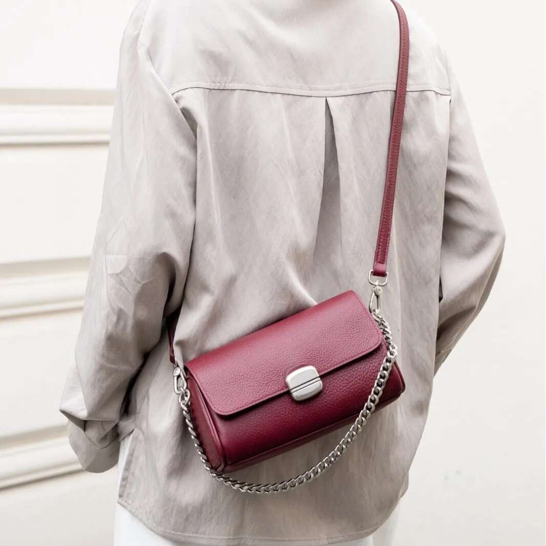 Soft Genuine Leather Women's Round Bucket Crossbody Bag Suitable For Daily Fashionable Handbags Of Commuters