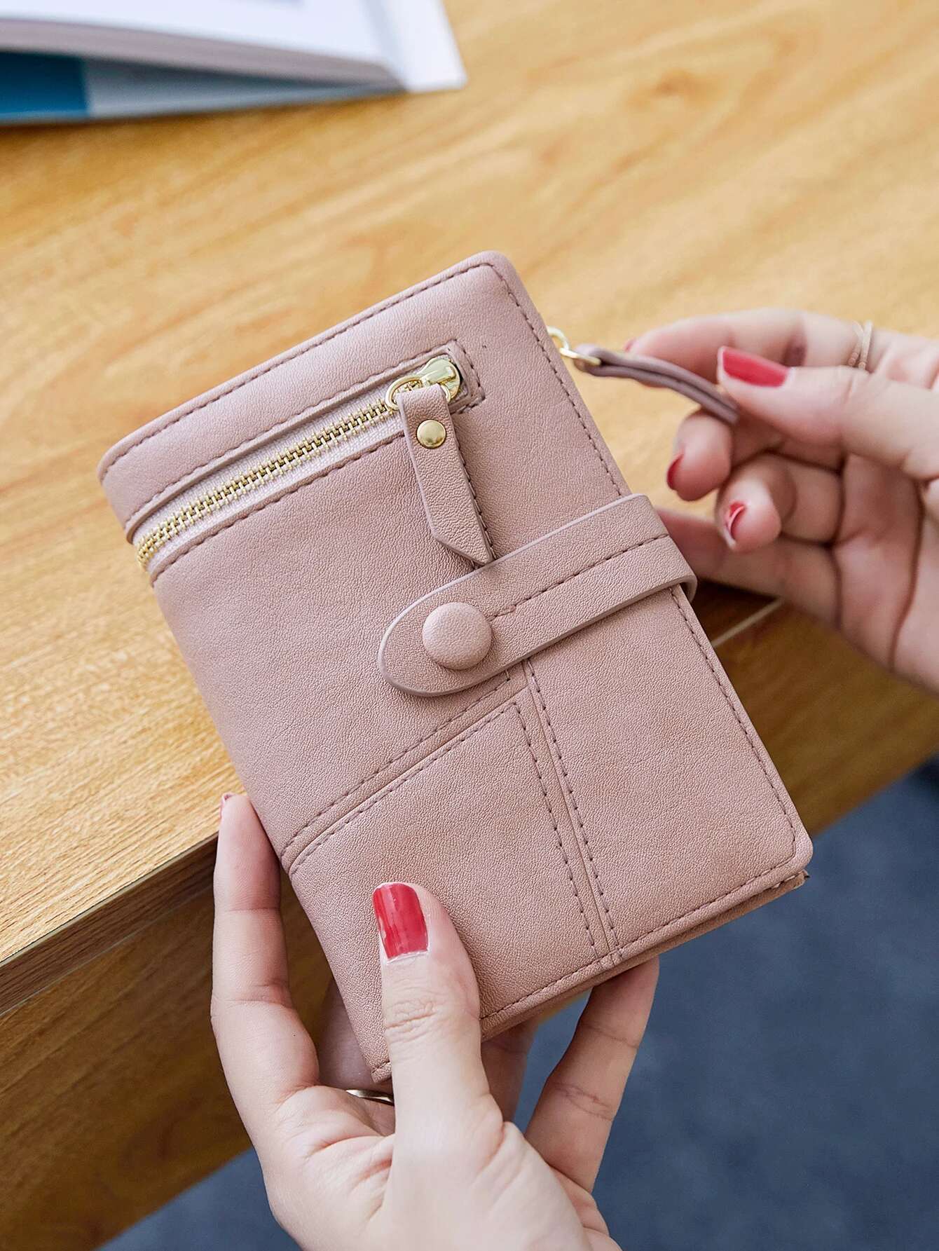 Women's Short Wallet Designer Puleather Multifunctional Three Fold ID Clip Fashionable Large Capacity Coin Wallet