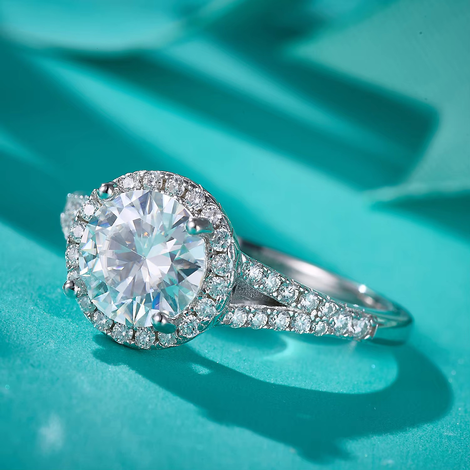 Custom Fine Jewelry 1carat Ring Sterg Sier VVS Moissanite Engagement Rings for Women