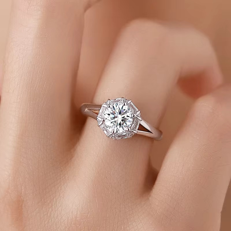 S Sier Moissanite Inlaid with urious Round Package Setting Temperament Trendy Women's Live Ring