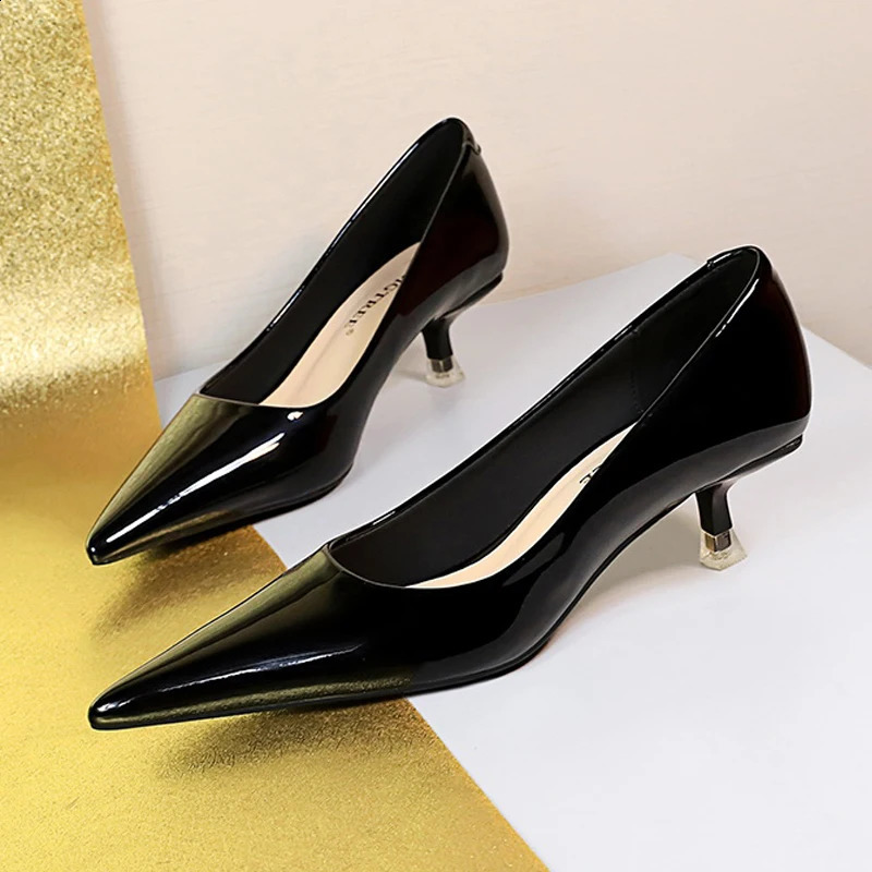 Patent Leather Mid Heel Women Shoes 2025 Spring Kitten Heels 4.5 Cm Pointed Shoes Women Pumps Occupational OL Office Heels 250228