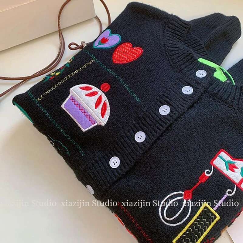 Design sense, niche sweater, knitted cardigan, women's Korean sweet cute embroidery atmosphere, autumn and winter coat