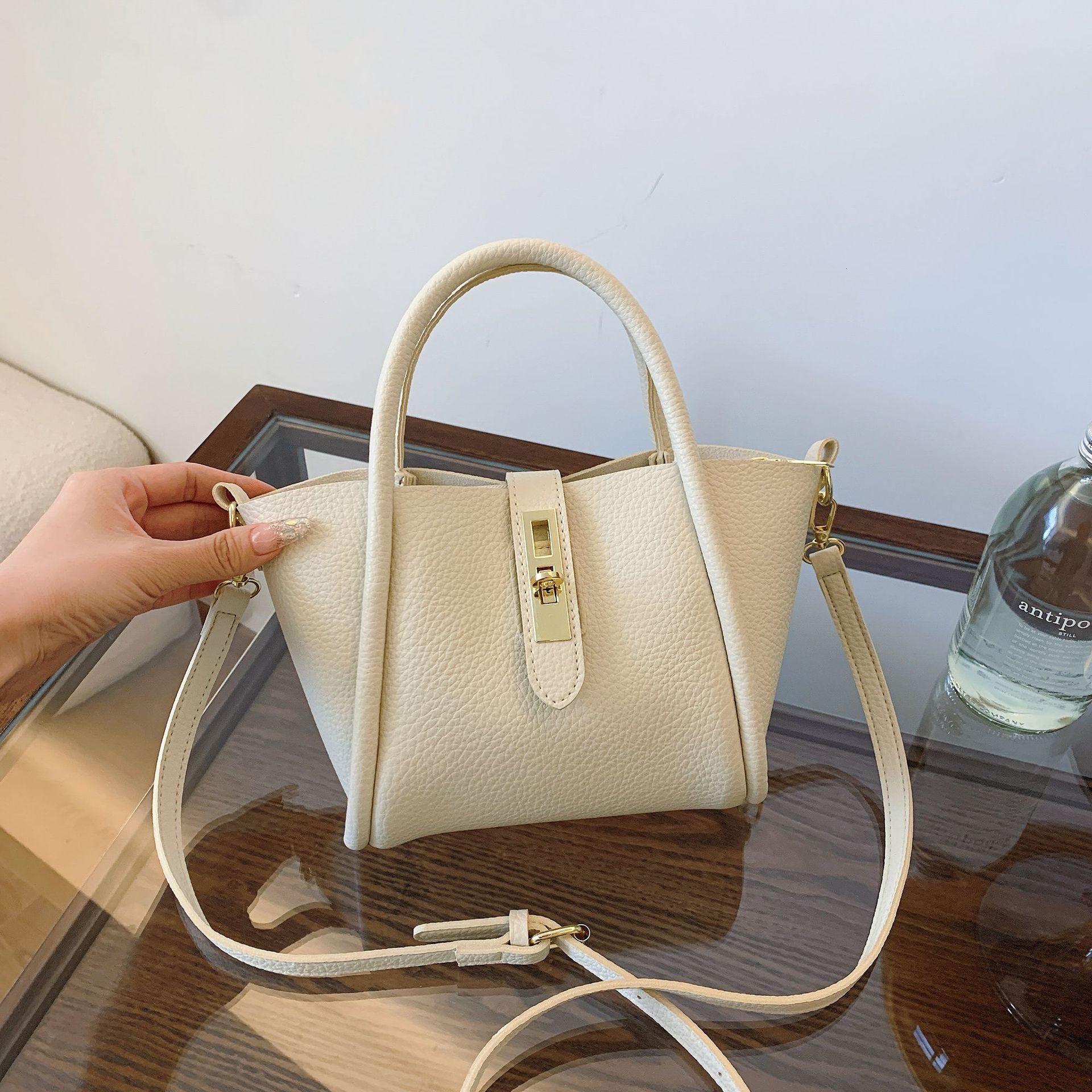 2025 Autumn And Winter Niche Design Women's High-end One Shoulder Handbag Vegetable Basket Designer Slanted Bucket Bag