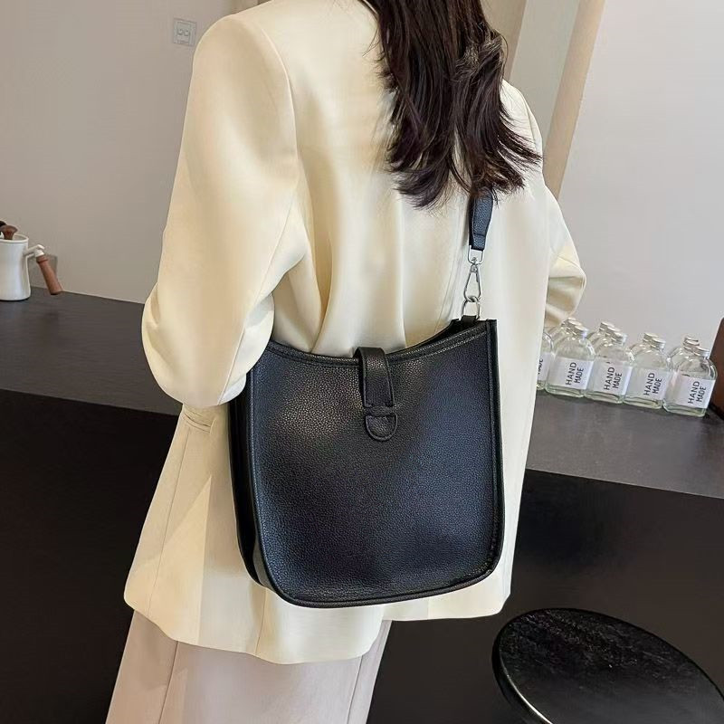 Fashion designer bag,classic men's crossbody bag,wallet luxury designer bag, hollowed out letter shoulder bag
