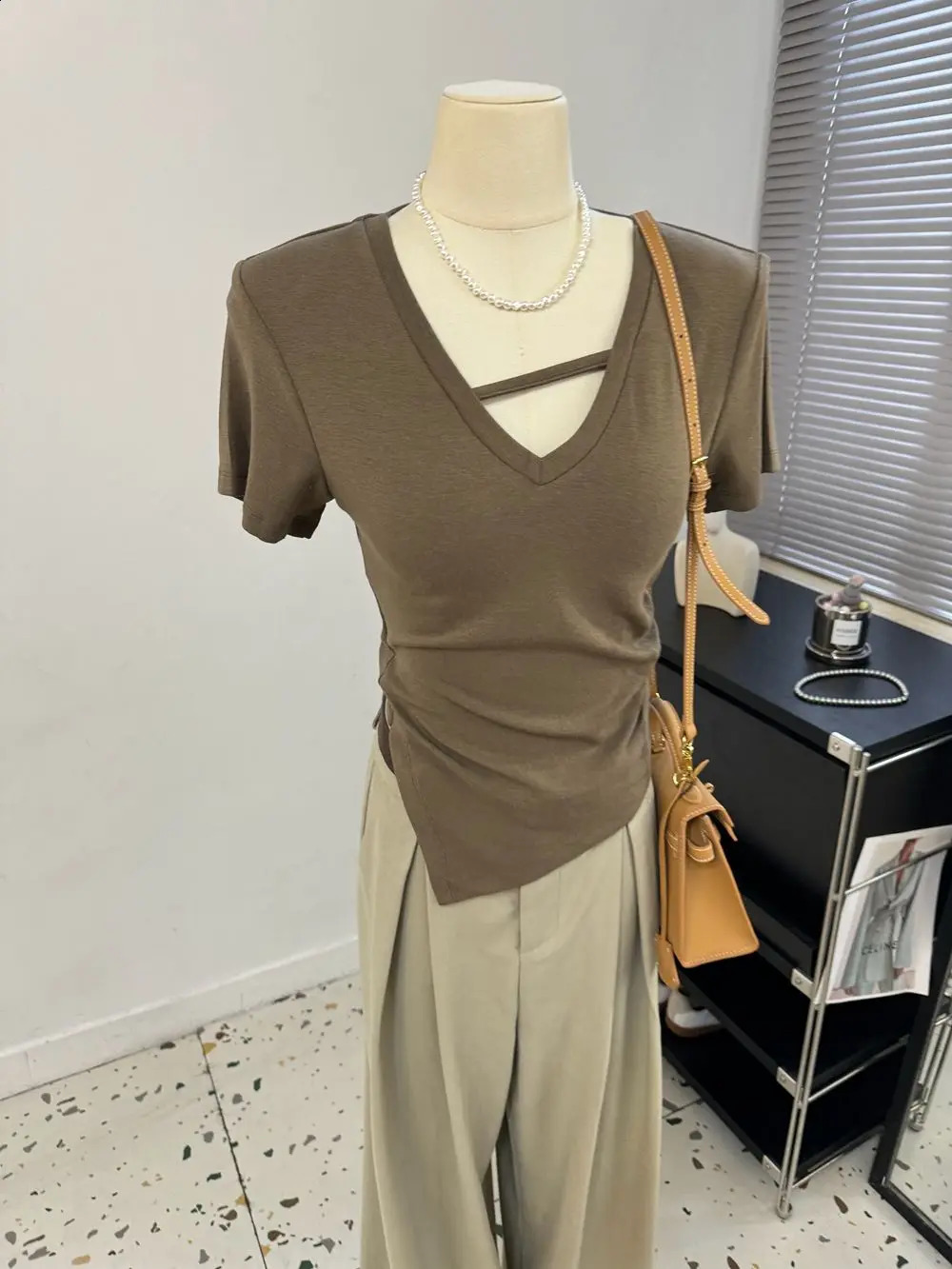 Wholesale V Neck T Shirts for Women Basic Slim Fit Top Women Shoulder Pads Summer Top High Strecth Short Sleeve Solid T Shirt 250225