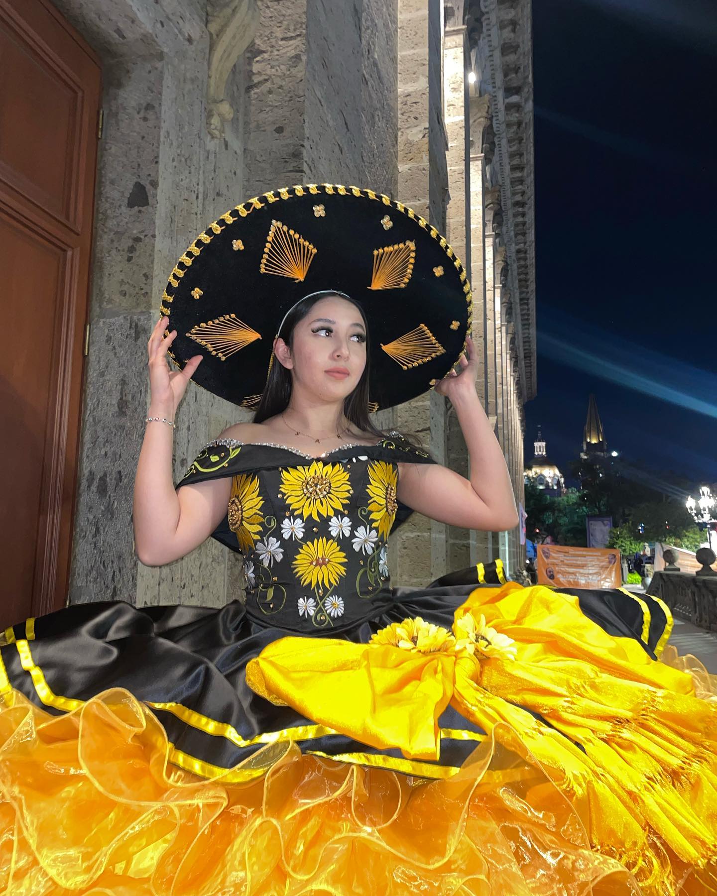 Mexican Charro Quinceanera Dress Off Shoulder Black And Gold Embroidery Princess Sweet 16 Dresses Luxury Prom Boutique Special Occasion Ball Gown