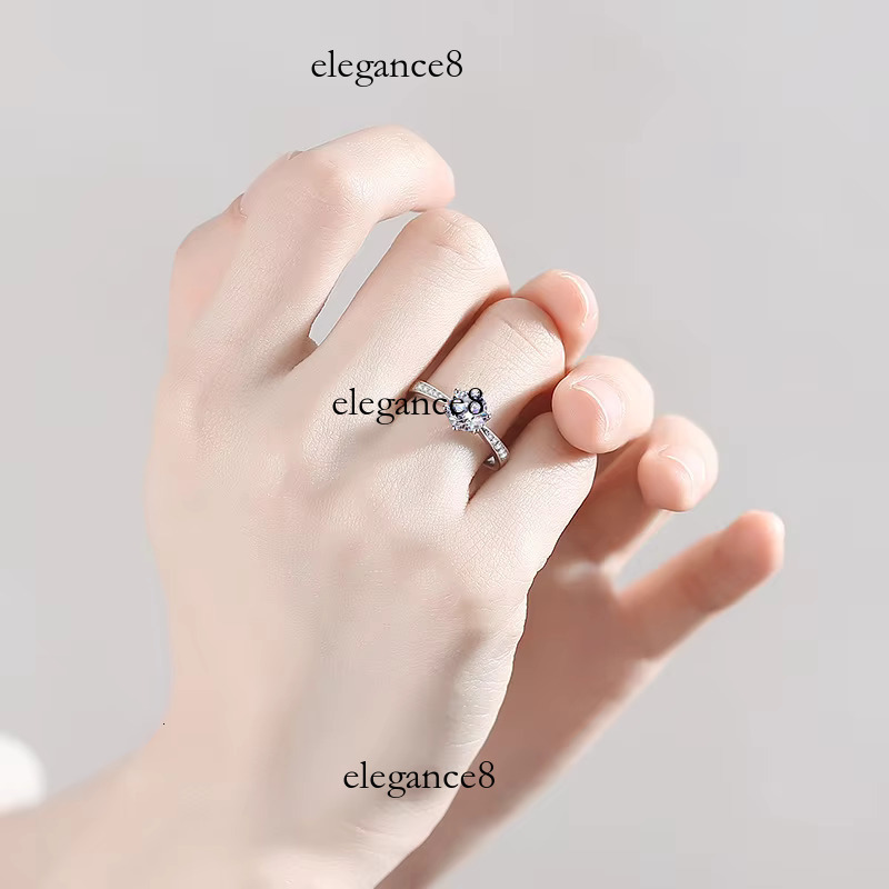 0.6/1ct/2ct Classic D S Pure Sier Six Claw Moissanite Wedding Engagement Ring