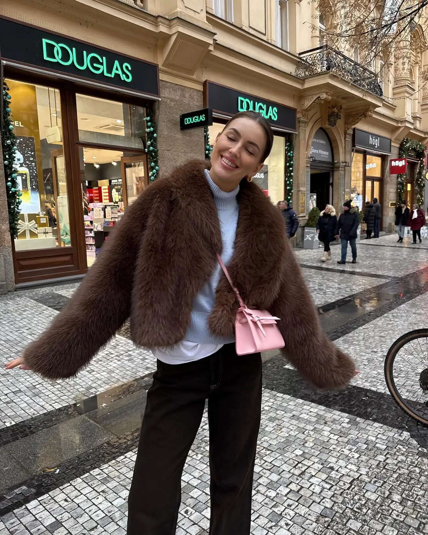 Retro Oversized Warm Faux Fur Big Lapel Short Coat Female Long Sleeve Flurry Jacket 2024 Women Fashion Winter Streetwear