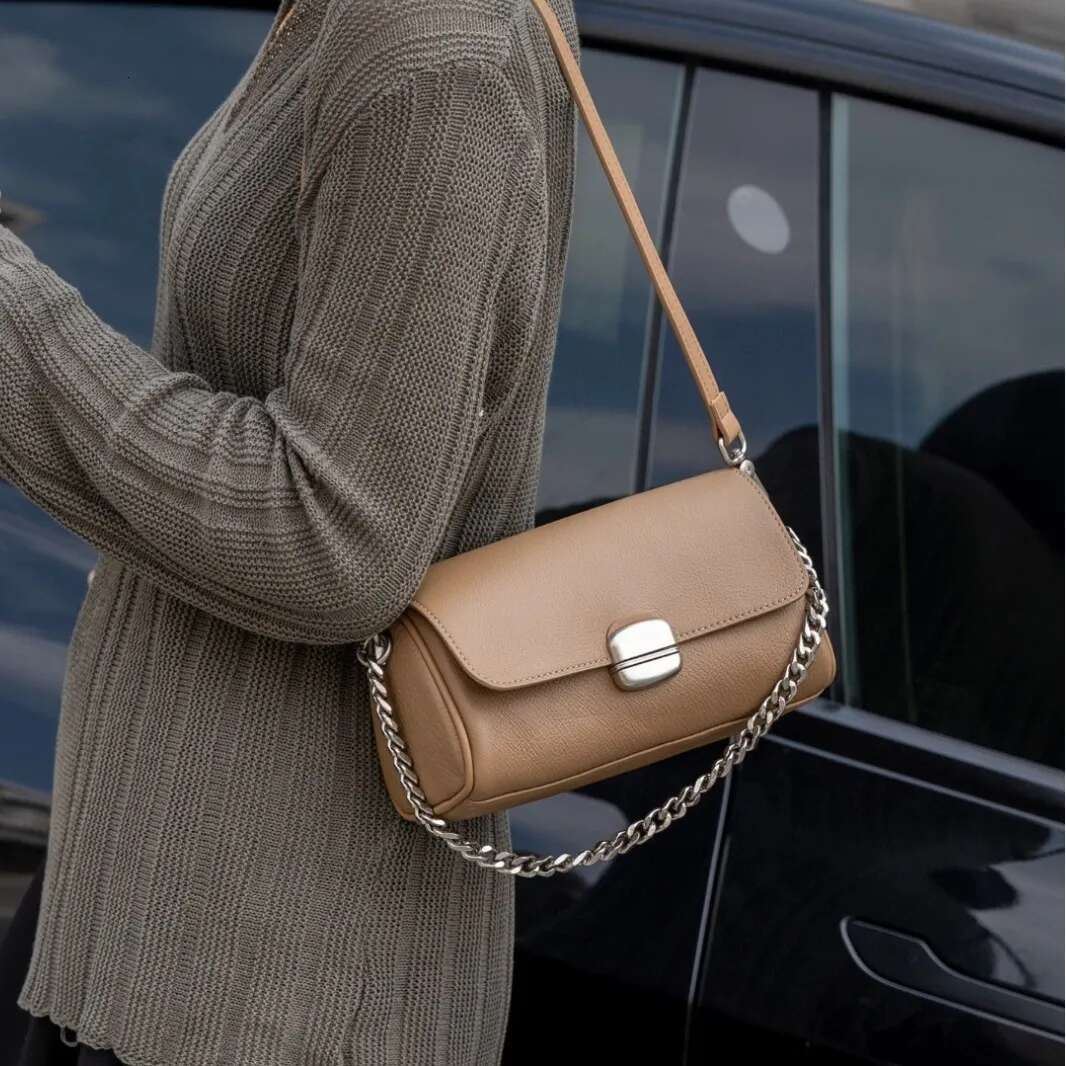 Soft Genuine Leather Women's Round Bucket Crossbody Bag Suitable For Daily Fashionable Handbags Of Commuters