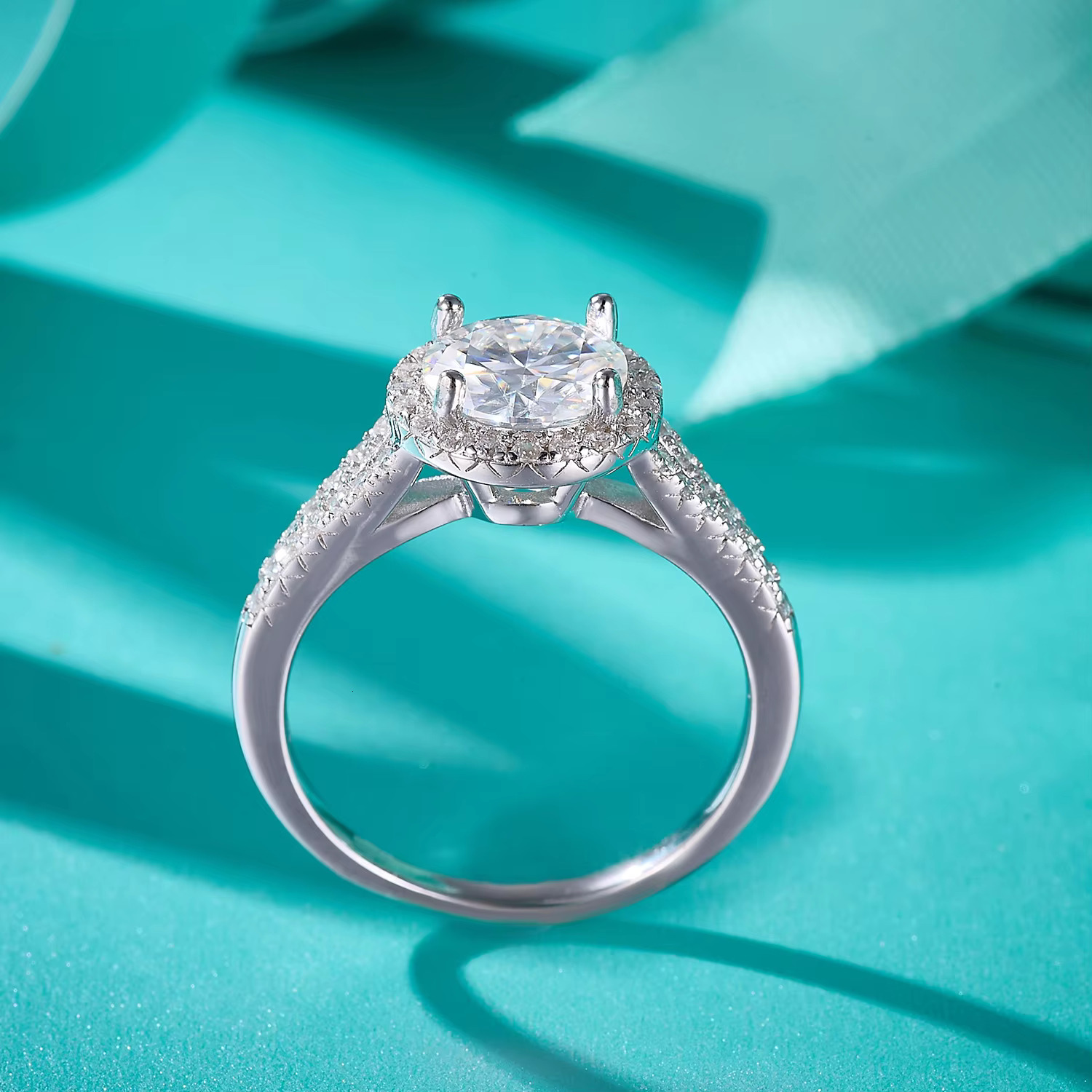 Custom Fine Jewelry 1carat Ring Sterg Sier VVS Moissanite Engagement Rings for Women