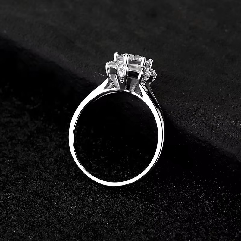 S Sier Moissanite Inlaid with urious Round Package Setting Temperament Trendy Women's Live Ring