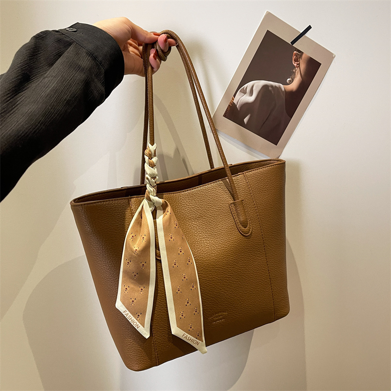 Large Capacity Handbag 2025 New Fashionable Multi Functional Leisure Shoulder Bag Designer Handbag Crossbody Bag
