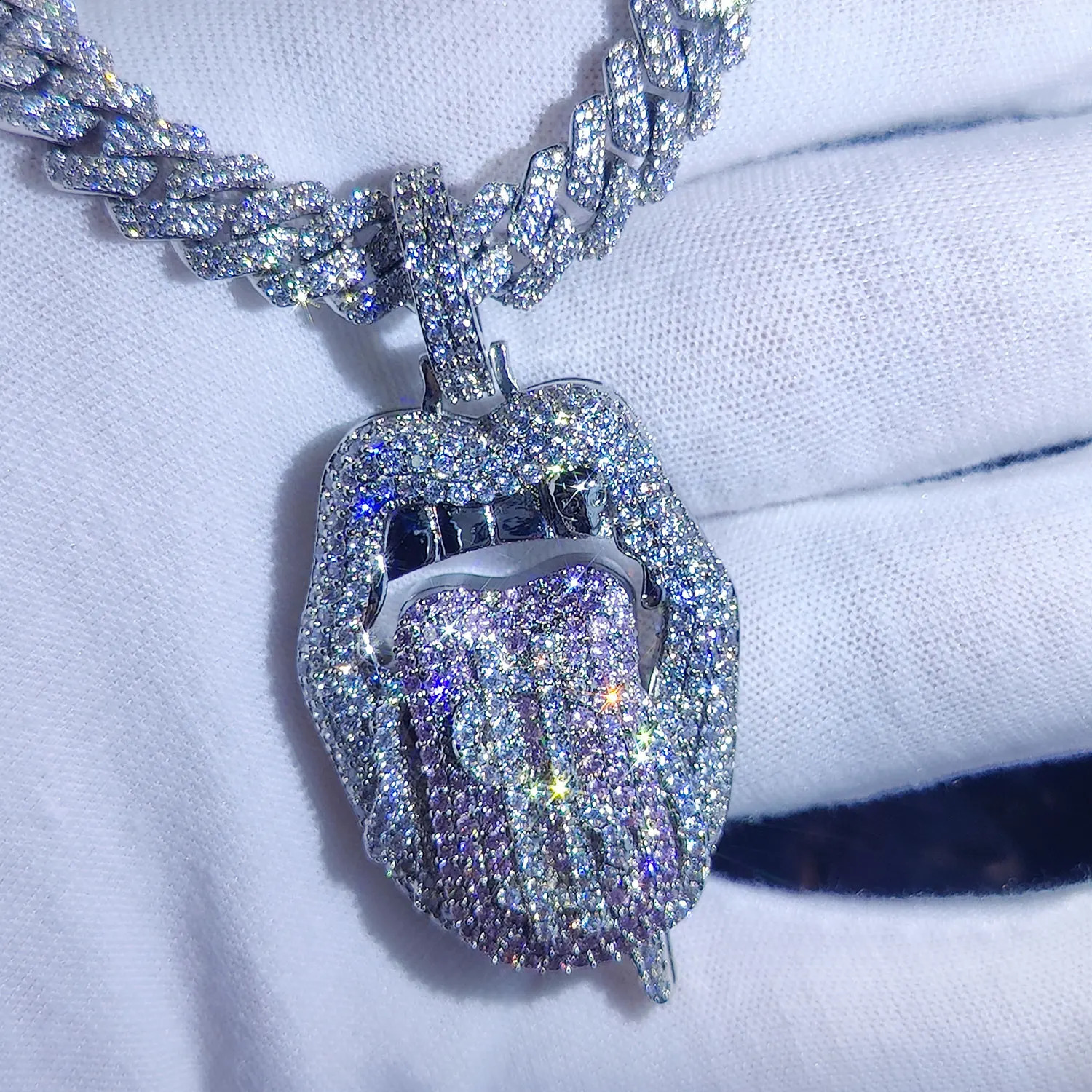 Iced Out Crazy Dollar Blazing Tongue Creative Pendant Full Shiny Colored CZ Necklace Hip Hop Charm Jewelry for Men Women 250228
