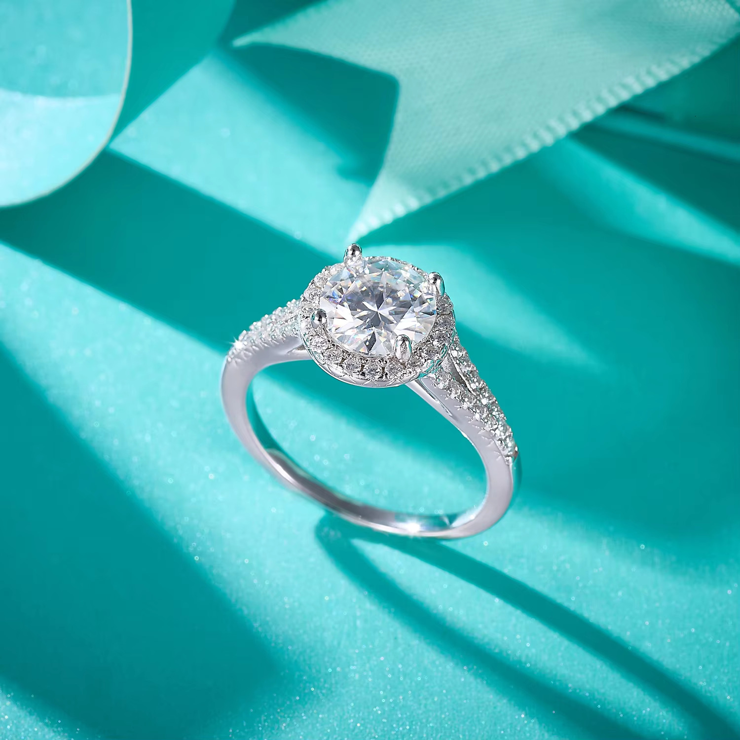 Custom Fine Jewelry 1carat Ring Sterg Sier VVS Moissanite Engagement Rings for Women